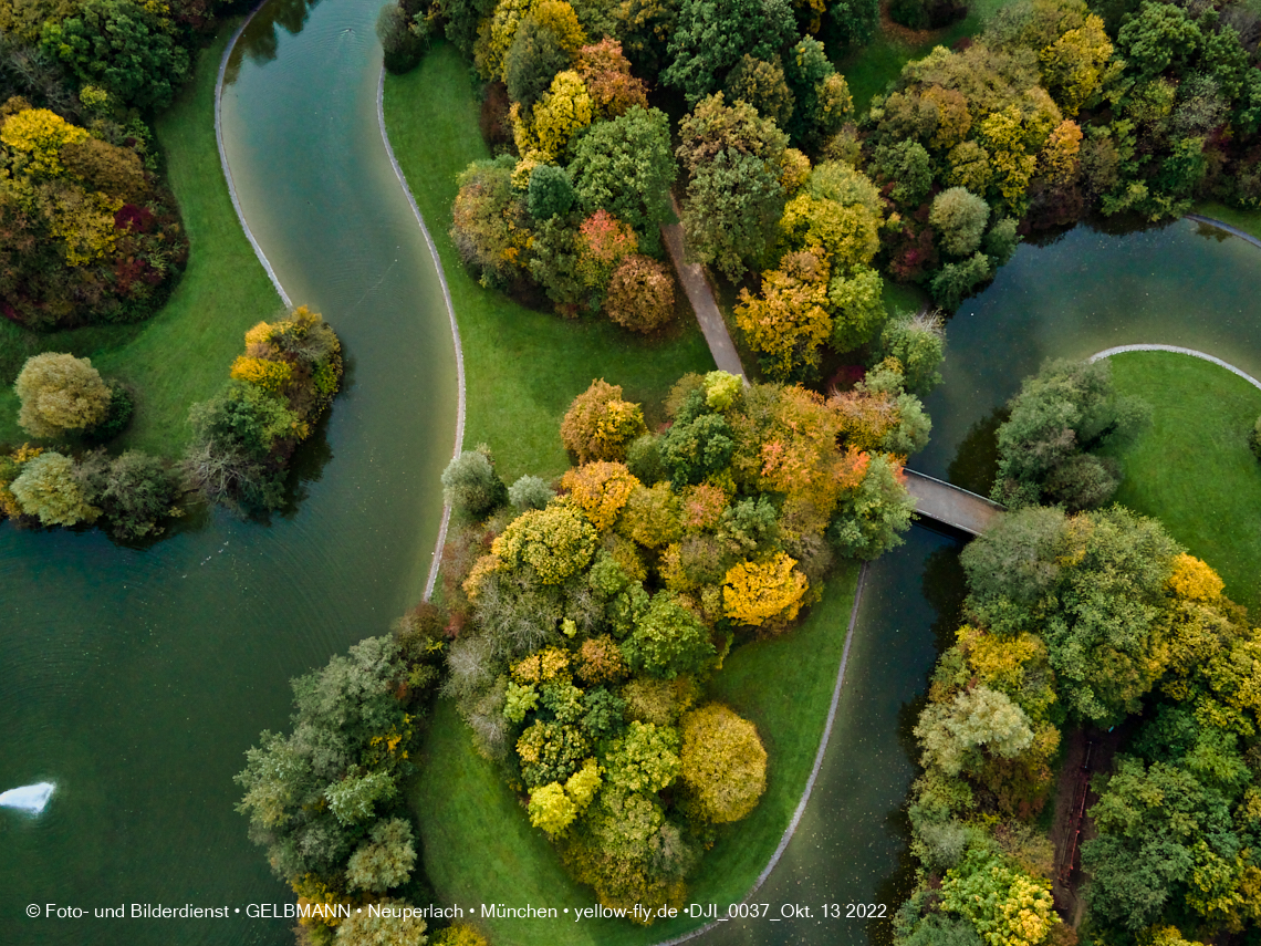 13.10.2022 - Der Ostpark mit See und Biergarten in Neuperlach 13.10.2022 - Der Ostpark mit See und Biergarten in Neuperlach